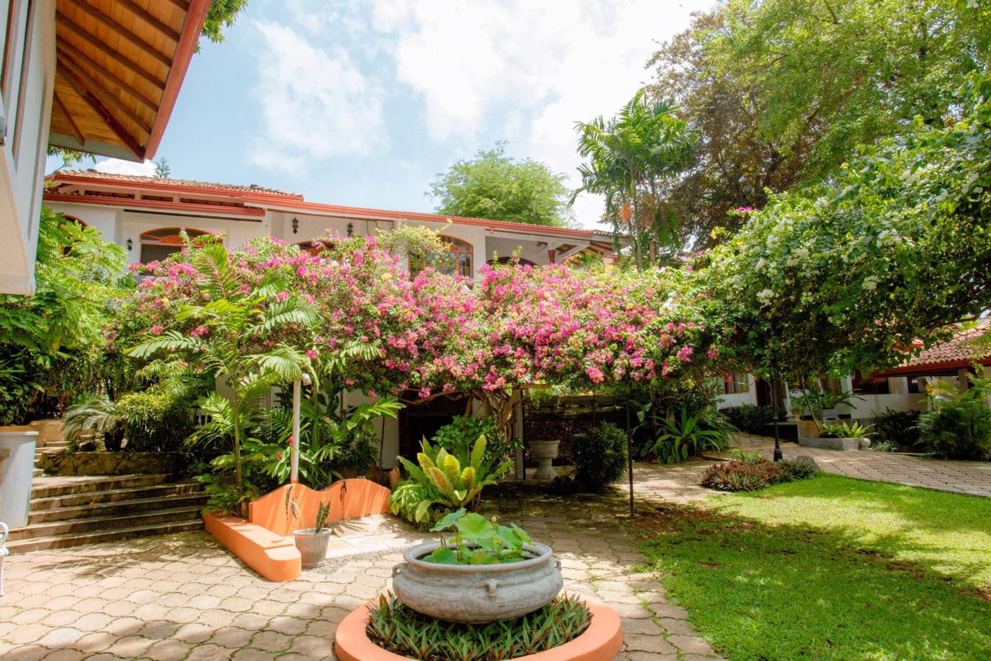 Ayubowan Swiss Lanka Bungalow Resort Бентота Экстерьер фото