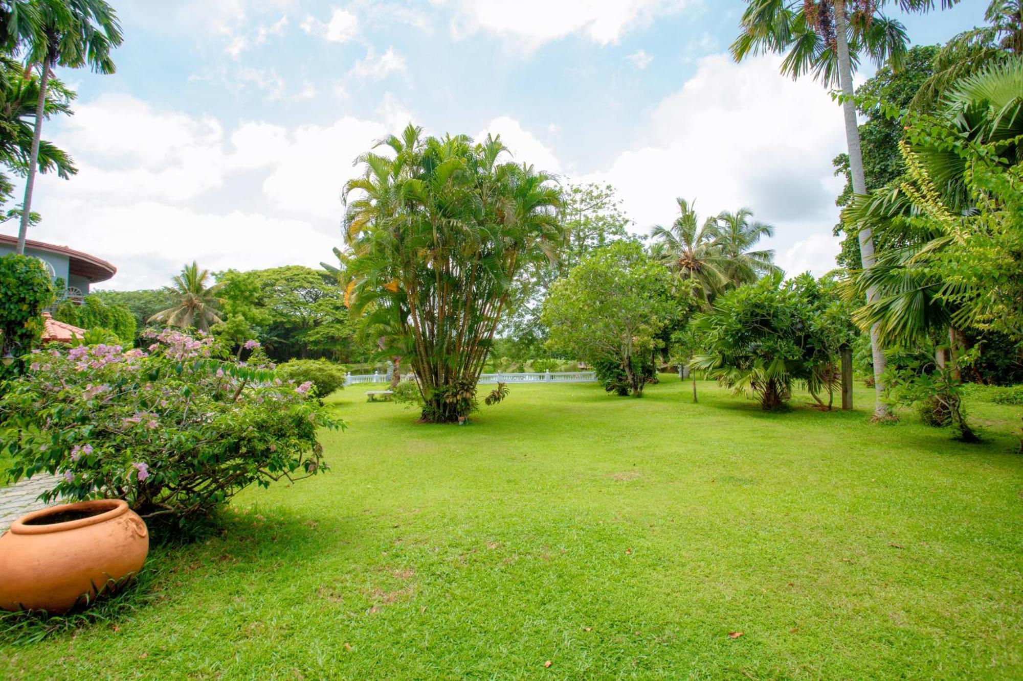 Ayubowan Swiss Lanka Bungalow Resort Бентота Экстерьер фото