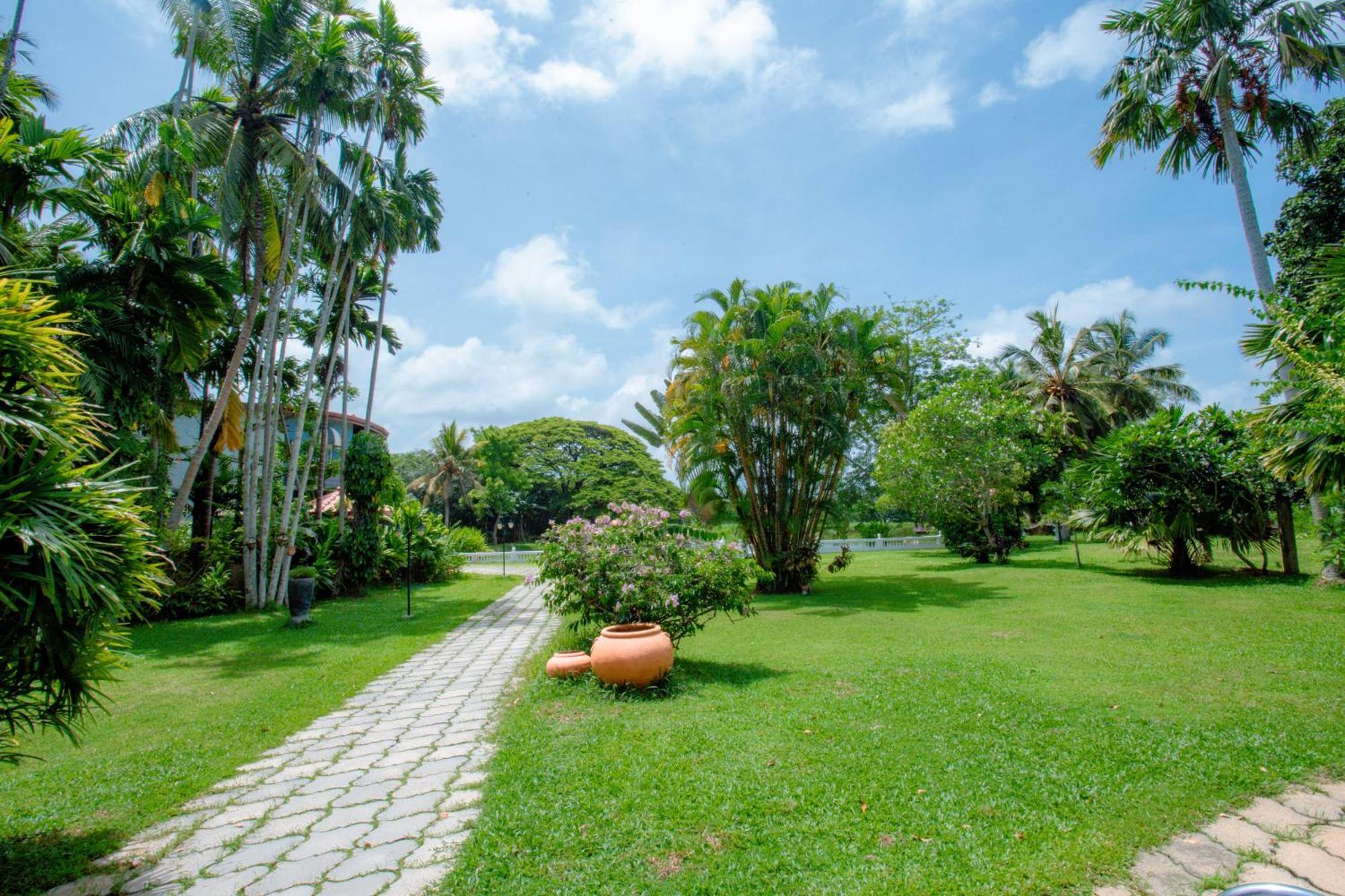 Ayubowan Swiss Lanka Bungalow Resort Бентота Экстерьер фото
